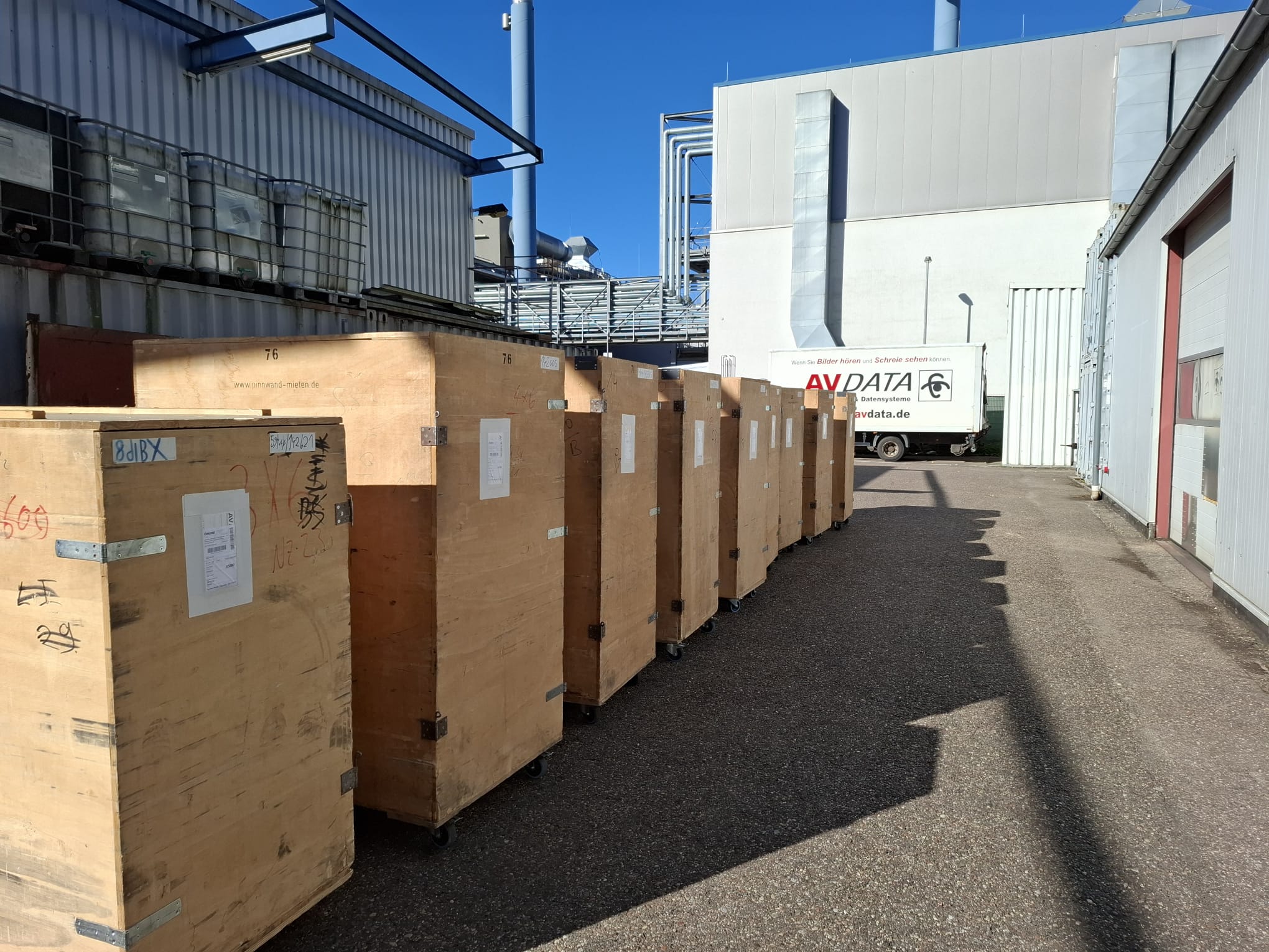 Transportboxen als Zwischenlager
