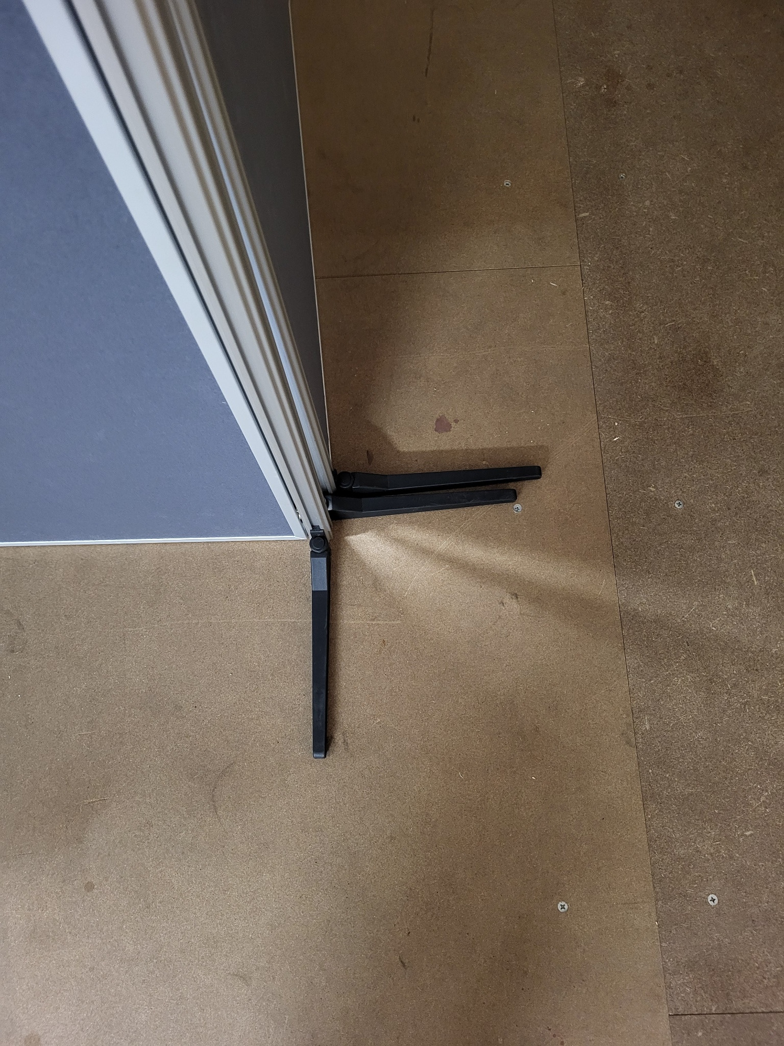 Stellwand über Eck
